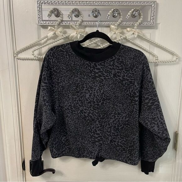 Leopard Print Old Navy Active Crop Sweatshirt - Picture 1 of 5